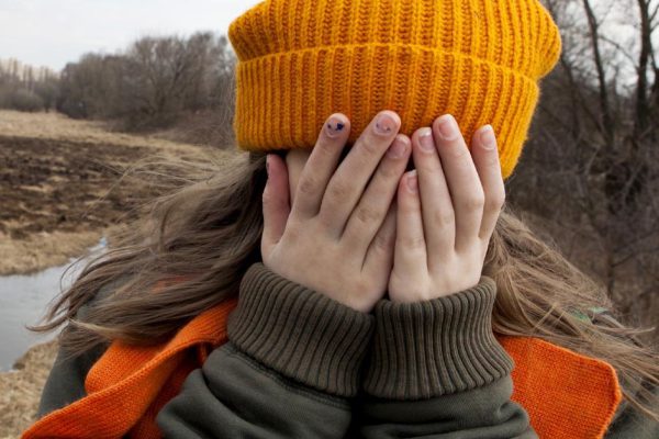 Отец много лет назад ушел от нас, у него появилась еще одна дочь, я хочу с ней общаться, но мать запрещает