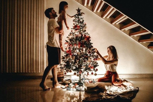 Не отмечаю Новый год уже 8 лет, после развода разлюбила семейные праздники, раздражает праздничная суета и зря потраченные деньги