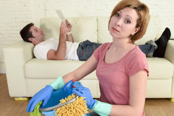 Для чего женщины балуют современных мужчин, а потом льют горькие слезы