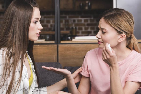 У меня уже 15 лет две свекрови, решила открыться коллеге, как я справляюсь