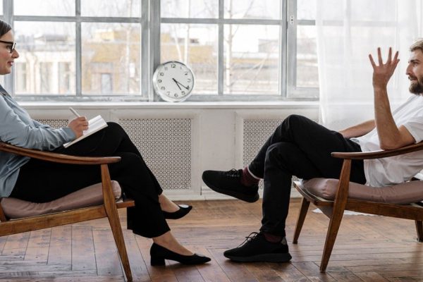 Михаил Лабковский размышляет, можно ли влюбиться в женатого мужчину или замужнюю женщину