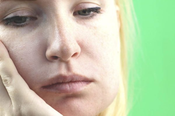 Решила поздравить отца с днем рождения, пришла без приглашения, а его новая жена быстро меня спровадила