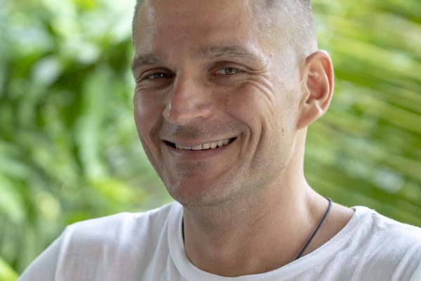 Что заставляет разведенных мужчин за 40 увиваться за молодыми