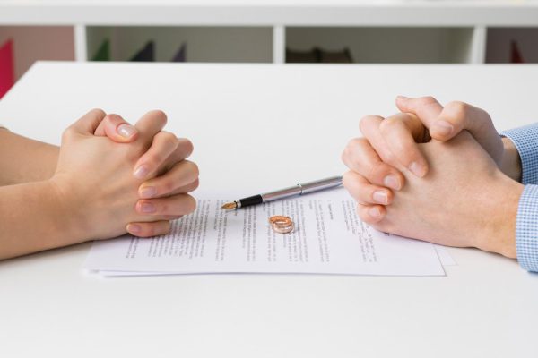 Почему нужно проверять документы о разводе у любимого мужчины