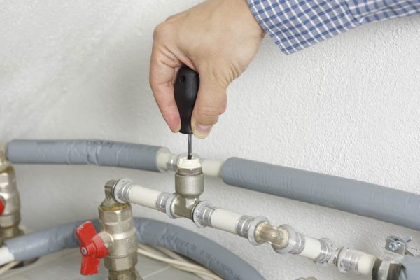 Решил сделать отопление в гараже, подсмотрел у соседа отличный и экономный способ, показываю