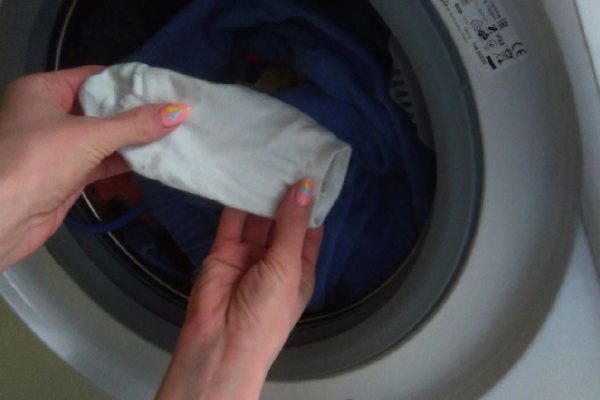 Засыпаю стиральный порошок в шелковый носок при каждой стирке, покажу для чего