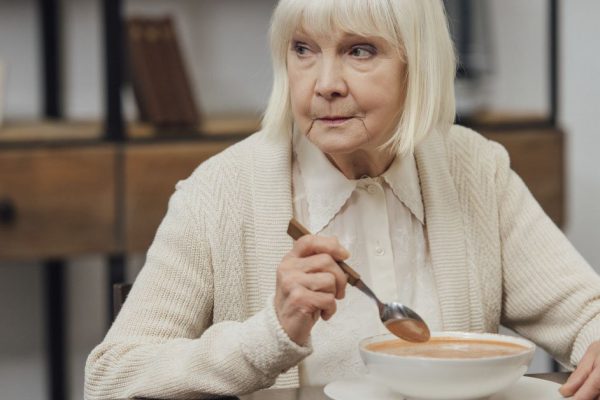 Что делать, если кусок в горло не лезет, и почему так важно заставлять себя есть хотя бы немного