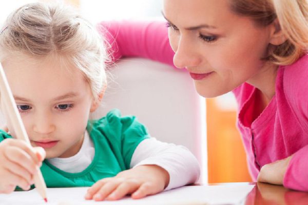 Чем опасна гиперопека над детьми