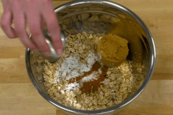 Она смешала овсяные хлопья с корицей… О таком завтраке я только мечтала!