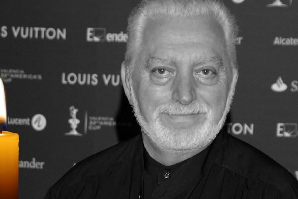 Улетел на небеса легендарный модельер Пако Рабан, который показал, что необязательно делать одежду только из ткани