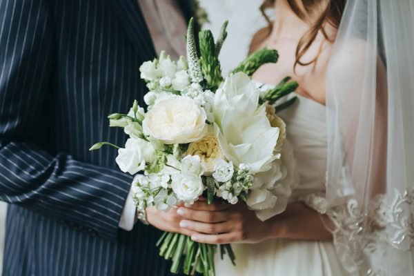 Папа моего мужа много лет живет за границей, я рассчитывала, что он подарит нам на свадьбу квартиру, но всё вышло иначе