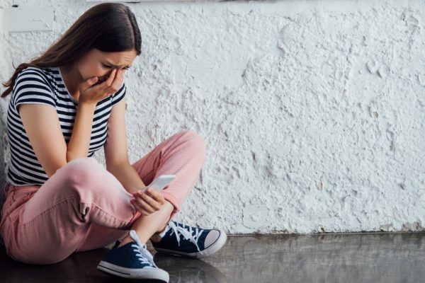 Парень моей дочери бросил ее из-за пустяка, ребенок ничего не ест третий день, не знаю, как помочь любимой девочке