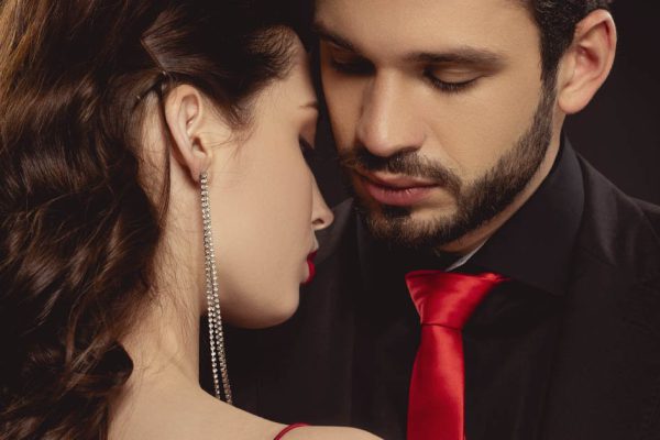 Кто по знаку зодиака станет самой темпераментной парой для тебя