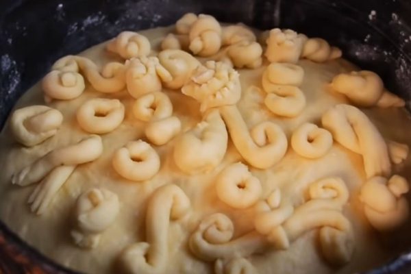 Гостеприимная хозяйка Параска из села Космач рассказала, как испечь настоящие гуцульские куличи