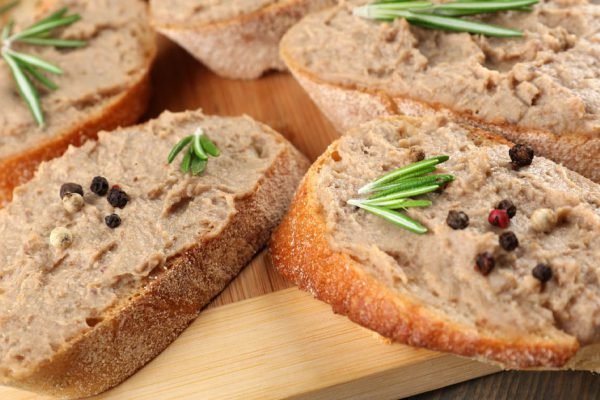 С утра приготовила полкило паштета, а к вечеру его и след простыл, лучшая намазка на хлеб