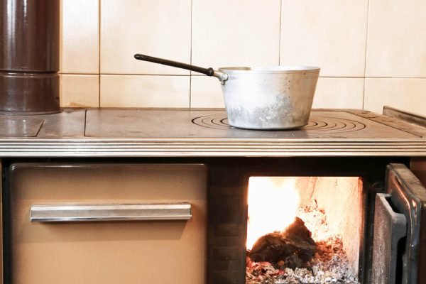 Раньше такая печка была в каждом доме, но теперь это настоящее сокровище