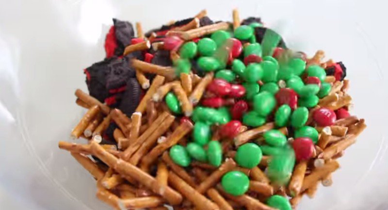 соломка и M&Ms