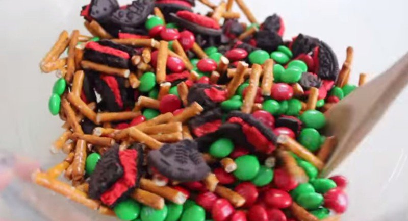 соломка и M&Ms