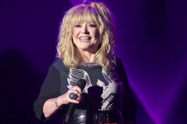 Алла Пугачева уже год как имеет израильские документы, но никакие социальные выплаты ей не светят