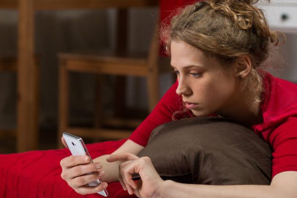 Смотрю на фотки сестры, которая живет за границей, и мечтаю о такой жизни, но из-за мужа мне ничего не светит