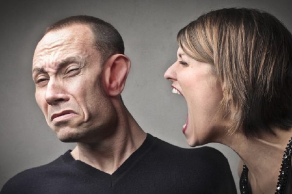 Почему у женщин случаются истерики в период критических дней