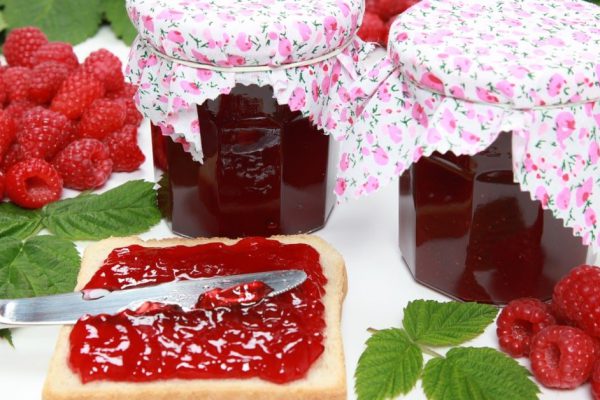 Из малины готовлю шелковистое варенье без косточек, точно заграничный джем