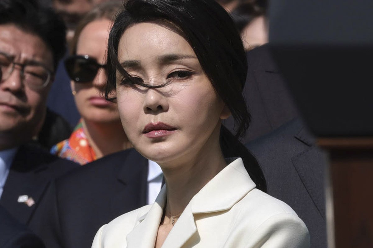 Первая леди Южной Кореи Ким Кон Хи поражает мир своей феноменальной молодостью, она как будто остановила время