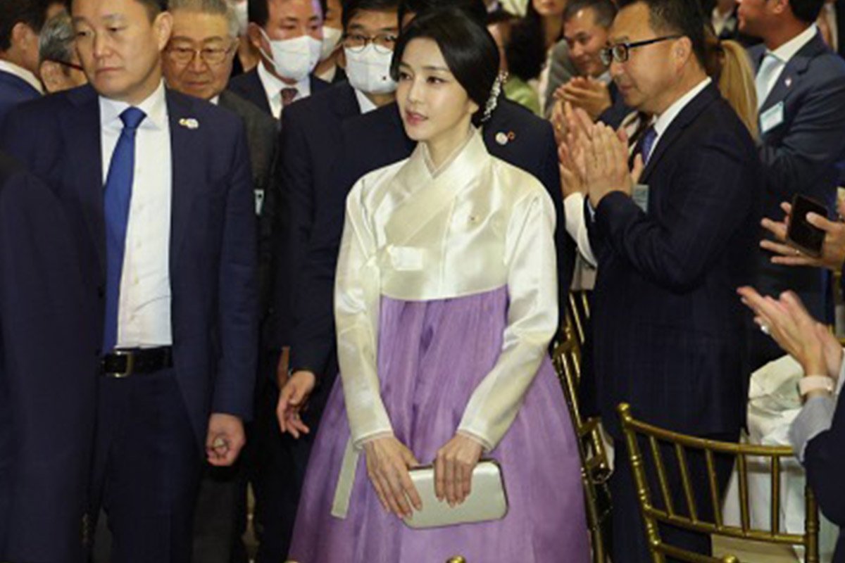 Первая леди Южной Кореи Ким Кон Хи поражает мир своей феноменальной молодостью, она как будто остановила время Вдохновение,Советы,Возраст,Женщины,Кореянка,Красота,Мода,Стиль,Южная Корея