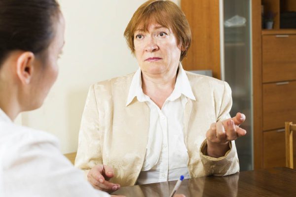 Копили на двухкомнатную квартиру, но муж решил купить две однокомнатных, одну для свекрови