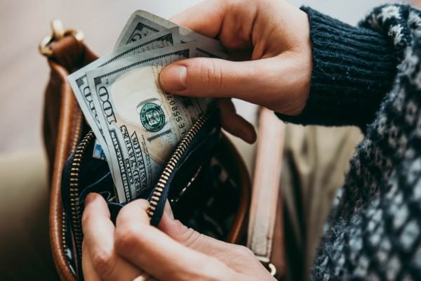 Спустя четыре года упорного труда я смогла накопить на квартиру, всё было прекрасно, пока не объявился бывший муж