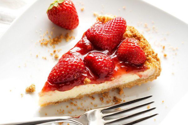 Рецепт песочного пирога с клубникой