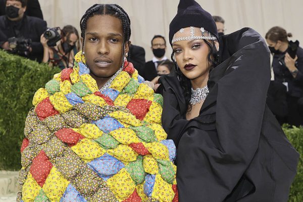 33-летняя певица Рианна и рэпер A$AP Rocky ждут первенца, поклонники радуются и умиляются новым фото