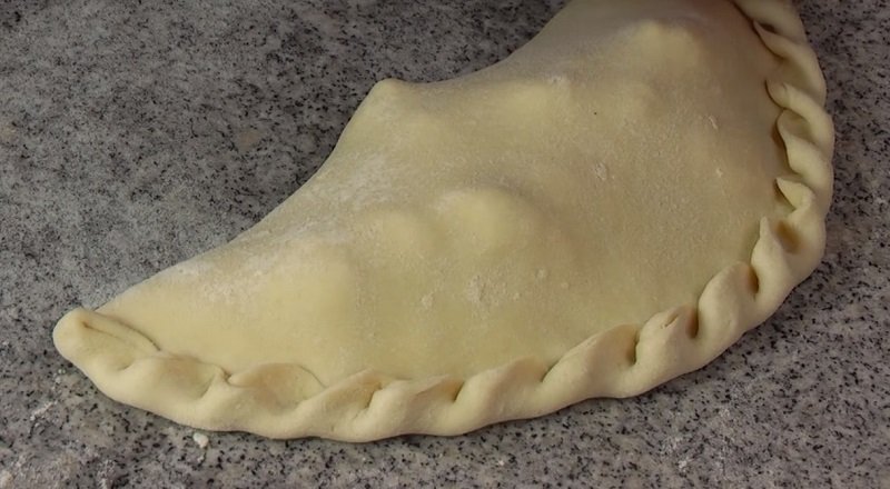 Как приготовить закрытую пиццу кальцоне Кулинария,Кухня,Мясо,Пицца,Тесто,Фарш