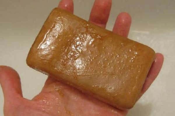 Чтобы даже в 55 выглядеть на 30, возьмите за привычку намазывать и втирать обычный…