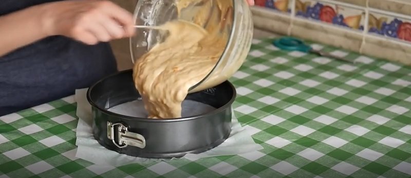 пирог на кефире с вареньем