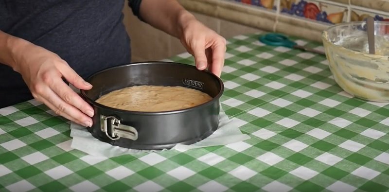 пирог на кефире с вареньем