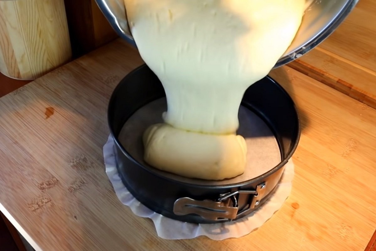 пирог на йогурте с вареньем