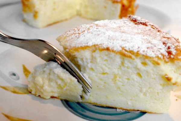 Пирог на йогурте, который будут просить, испытывая терпение хозяйки