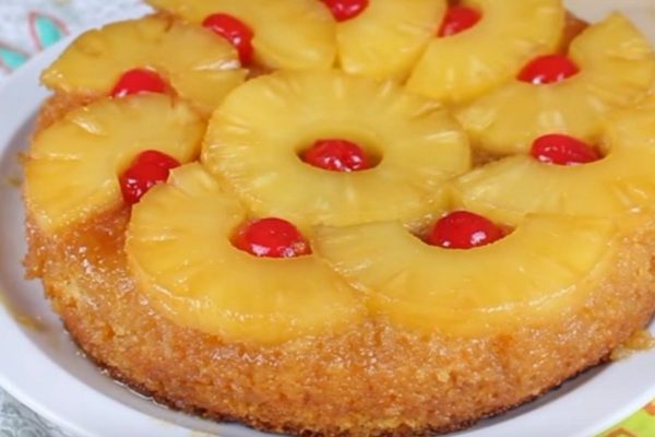 После выпекания это лакомство следует перевернуть, верх становится… Рецепт из шальных 20-х!