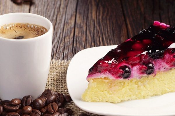 Как приготовить творожный пирог с черной смородиной