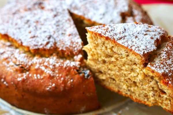 На свою беду заставила попробовать мужа кусочек пирога, съел половину моментально