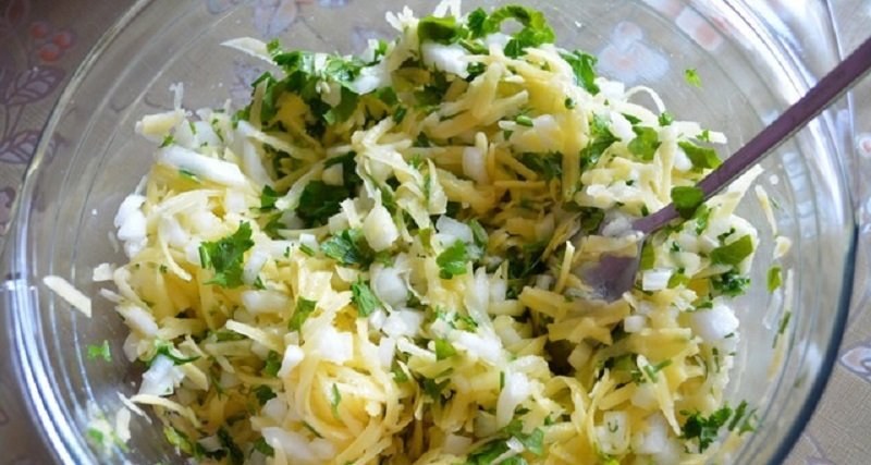 placek ziemniaczany na patelni