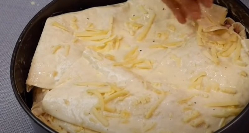 пирог с сыром и колбасой