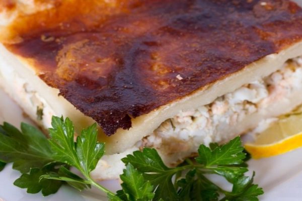 Пирог с сайрой и картофелем