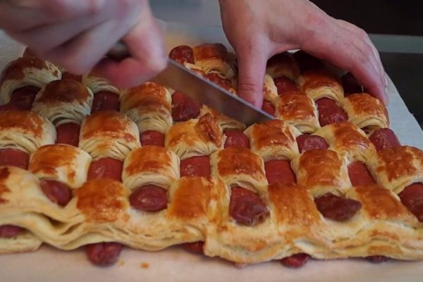 Пирог с сосисками