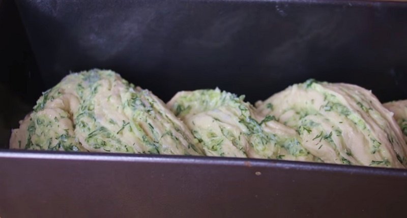 простой пирог с сыром и зеленью