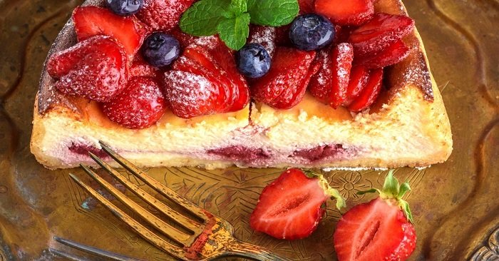 вкусный пирог с клубникой