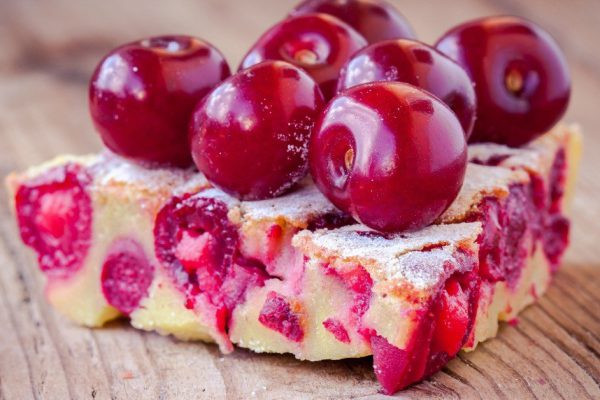 Рецепт вишневого пирога на творожном тесте