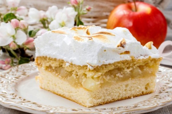 Инструкция по приготовлению яблочного пирога на творожной подушке