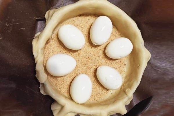 Зачем заворачивать вареные яйца в тесто